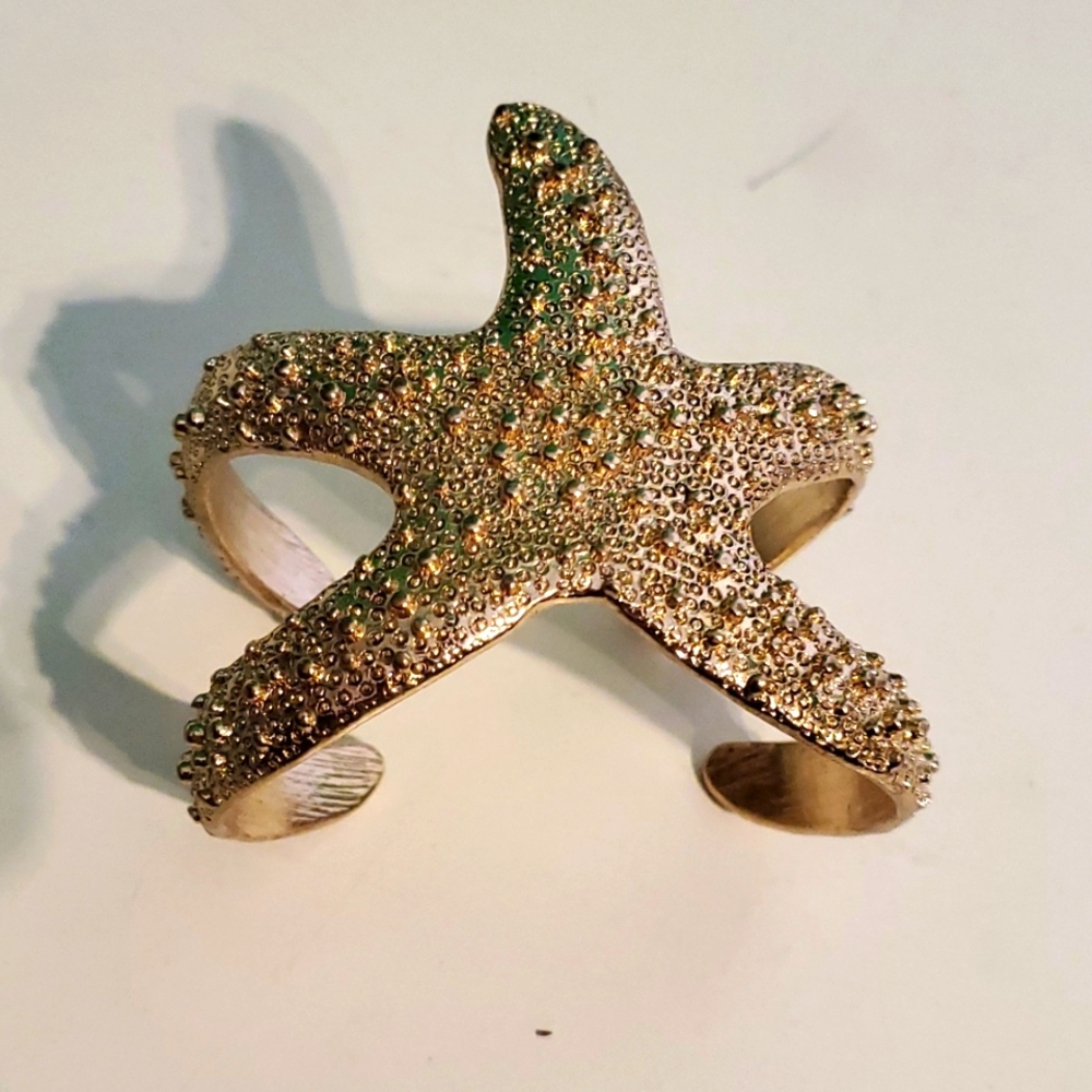 Fashion large gold tone starfish cuff bracelet